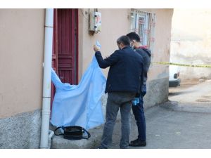 Genç Kız Sokakta Ölü Bulundu