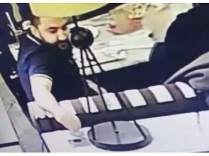 2 Bin Liralık Kulaklığı Çaldı, Yerine Çakma Olanı Bıraktı