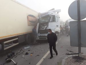 Konya’da Sis Nedeniyle 10’dan Fazla Araç Birbirine Girdi: 2 Yaralı