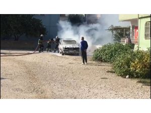 Park Halindeki Otomobil Alev Alev Yandı