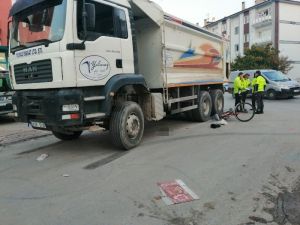 Kamyonun Çarptığı Bisiklet Sürücüsü Hayatını Kaybetti