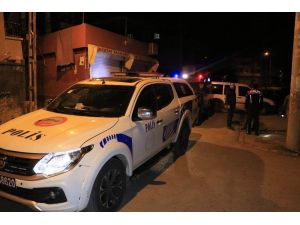 Motosikletli Kişilerin Silahlı Saldırısına Uğrayan 2 Kişi Yaralandı