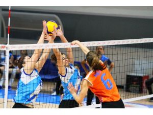 Büyükşehir Kadınlar Voleybol Takımı Yoluna Yenilgisiz Devam Ediyor