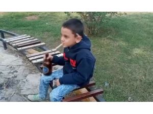 Küçük Çocuğun Eline İçki, Sigara Verip O Anları Kaydettiler