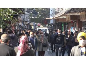 Korona Virüs İle Kimileri Adeta Dalga Geçiyor Kimileri İse Çok Ciddiye Alıyor