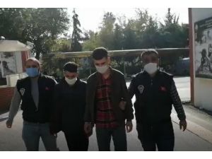 Yolda Yürüyen Kadının Cüzdanını Kapıp Kaçtılar