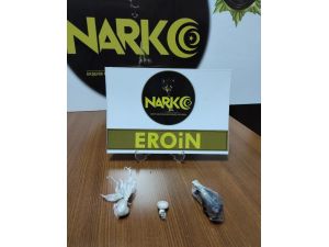 Polisin Durdurduğu Otomobildeki Şahısların Üzerinden 12 Gram Eroin Ele Geçirildi