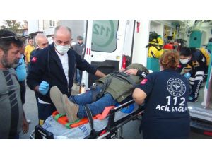 Motosiklet sürücüsü kaskla hayata tutundu