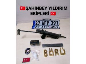 Polis Noktasından Kaçan Araç Kaza Yaptı Yapılan Aramada Uzun Namlulu Silah Ele Geçirildi