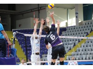 Axa Sigorta Efeler Ligi: Afyon Belediye Yüntaş: 3 - Halkbank: 2