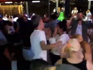 Eğlence Mekanına Dönüştürülen Evde 15 Kişi Suçüstü Yakalandı