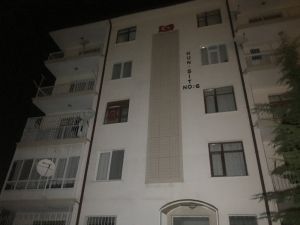 Boşanmak İsteyen Eşine Kızıp Evi Yakmak İstedi