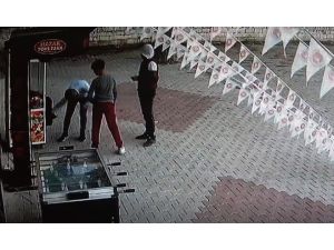 Oyun Makinesinin Kilidini Kırıp Bozuk Paraları Çaldılar