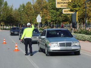 Konya’da Bin 29 Sürücüye Cep Telefonu İle Konuşmaktan Cezai İşlem