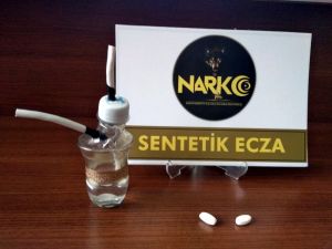 Otomobilde Uyuşturucu Kullanırken Yakalandılar