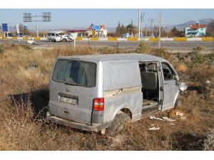 Minibüsle Otomobil Çarpıştı: 1 Ölü, 3 Yaralı