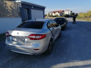 Trafik kazasında 3 ve 8 yaşındaki kardeşler yaralandı