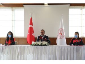 Bakan Kasapoğlu, Yüksekova Belediyesporlu Futbolcuları Kabul Etti