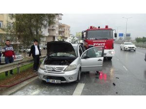 Hareket halindeki araç alev aldı, yardıma esnaf koştu