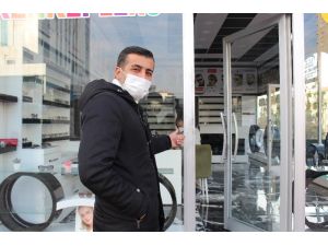 Kısıtlama Saatinde 20 Bin Liralık Gözlük Çaldılar