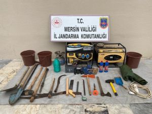 Mersin’de Kaçak Kazı Yapan 2 Kişi Suçüstü Yakalandı