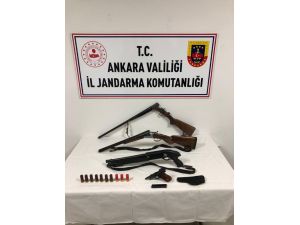 Ankara’da Jandarma Bir Kişiyi 4 Adet Ruhsatsız Silahla Yakaladı