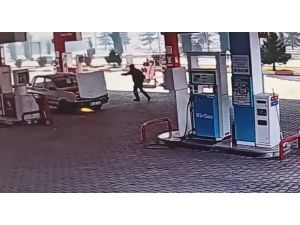 Yakıt Aldıktan Sonra Çalıştırdığı Otomobili Alev Aldı