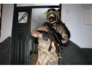 Adana’da Şafak Vakti Uyuşturucu Satıcılarına Operasyon