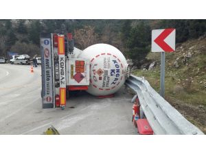 Lpg Tankeri Yan Yattı