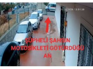 Motosiklet Hırsızı Güvenlik Kamerasına Yakalandı