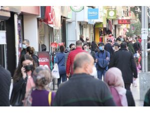 Bakan Koca’nın Sürekli Uyardığı Mersin’de Caddeler Tıklım Tıklım