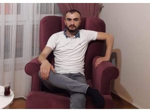 Sitenin Otoparkında Silahla Vurulmuş Halde Bulundu
