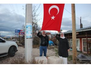 Türk bayrağı yenisiyle değiştirildi