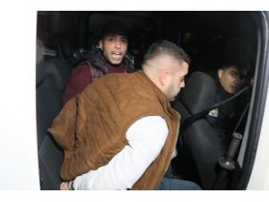 Dur İhtarına Uymayıp Polislerin Üzerine Aracını Sürüp Kaçan Sürücü Kıskıvrak Yakalandı