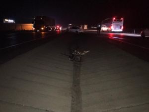 Tıra Çarpan Otomobilin Motoru 25 Metre Uzağa Fırladı