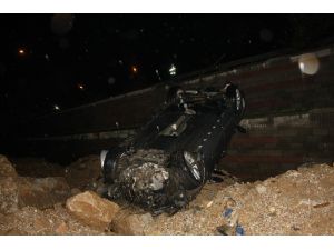 Kısıtlama saatinde bariyerleri parçalayıp 10 metreden aşağı uçtu