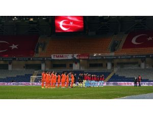 Süper Lig: Medipol Başakşehir: 0 - Gaziantep Fk: 0 (Maç Devam Ediyor)