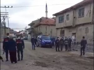 Sokağa Çıkma Kısıtlamasının Olduğu Hafta Sonu Direk Kavgası