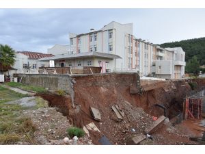 Antalya’da hastanenin acil servisi, heyelan nedeniyle boşaltıldı