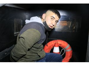 Ev Kurşunladılar, Bir Kişiyi Yaraladılar, Araba Çalıp Kaçtıkları Sırada Yakalandılar