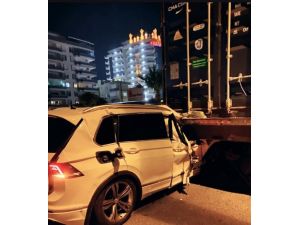 Alanya’da otomobille kamyon çarpıştı: 1 ölü