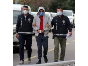 Adana’da Sokak Ortasında Arkadaşını Boğazından Bıçaklayarak Öldüren Zanlı Tutuklandı