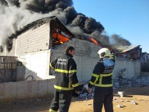 Adana’da Fidan Serasında Yangın