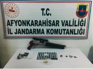 Köye Düzenlenen Uyuşturucu Baskınında 8 Kişi Gözaltına Alındı