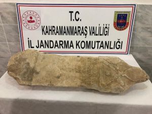Roma Dönemine Ait Mezar Stelini Satmaya Götürürken Yakalandı