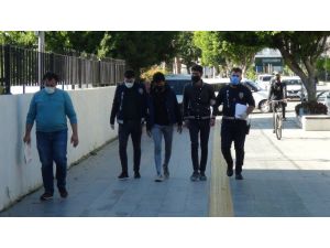 Anahtarını teslim etmedikleri eski iş yerini soydular