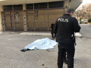 Pencereyi Kapatmak İsterken Canından Oldu