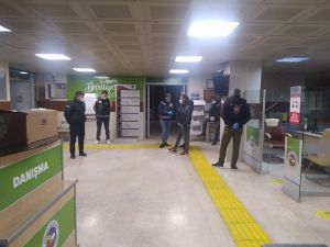 Adana’da Şafak Vakti Düzenlenen Rüşvet Operasyonunda Ceyhan İlçe Belediyesine Baskın Yapıldı. Operasyonda Görevden Alınan Chp’li Başkan Kadir Aydar Hakkında Da Gözaltı Kararı Olduğu Öğrenildi.