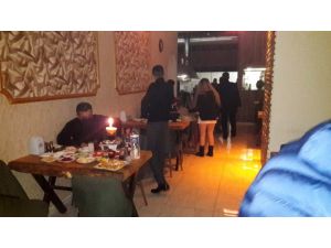 Yardımlaşma Derneğini Eğlence Mekanına Çevirmişler