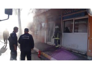 Beyaz eşya tamiri dükkanında yangın